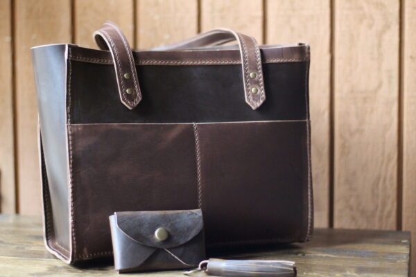 The Museum Tote, sull shot.